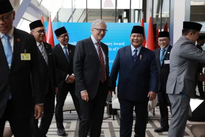 Prabowo Anugerahkan Bintang Jasa Utama kepada Bill Gates