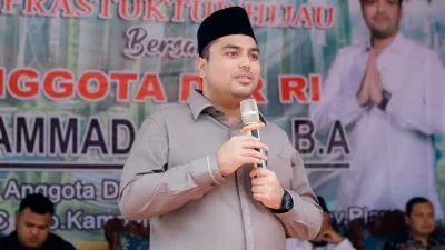 Rohid Salurkan Bantuan Perumahan untuk Warga Kuantan Singingi