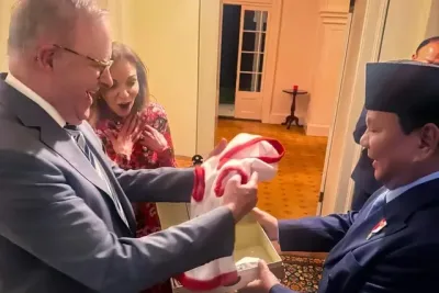 Prabowo Balas Hadiah PM Albanese, Beri Cendera Mata untuk Anjing Toto