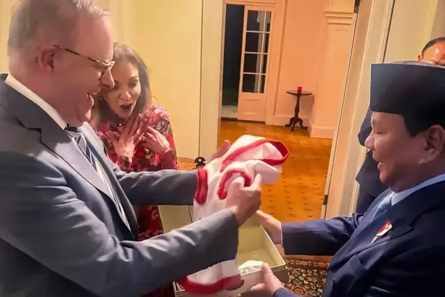 Prabowo Balas Hadiah PM Albanese, Beri Cendera Mata untuk Anjing Toto