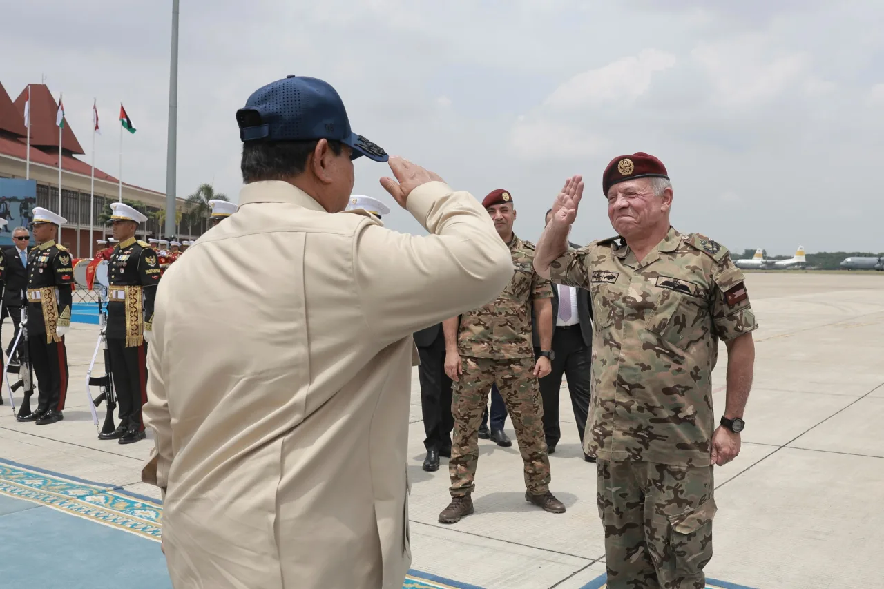 Prabowo Lepas Langsung Kepulangan Raja Yordania Abdullah II, Jet Tempur Mengudara di Langit Jakarta