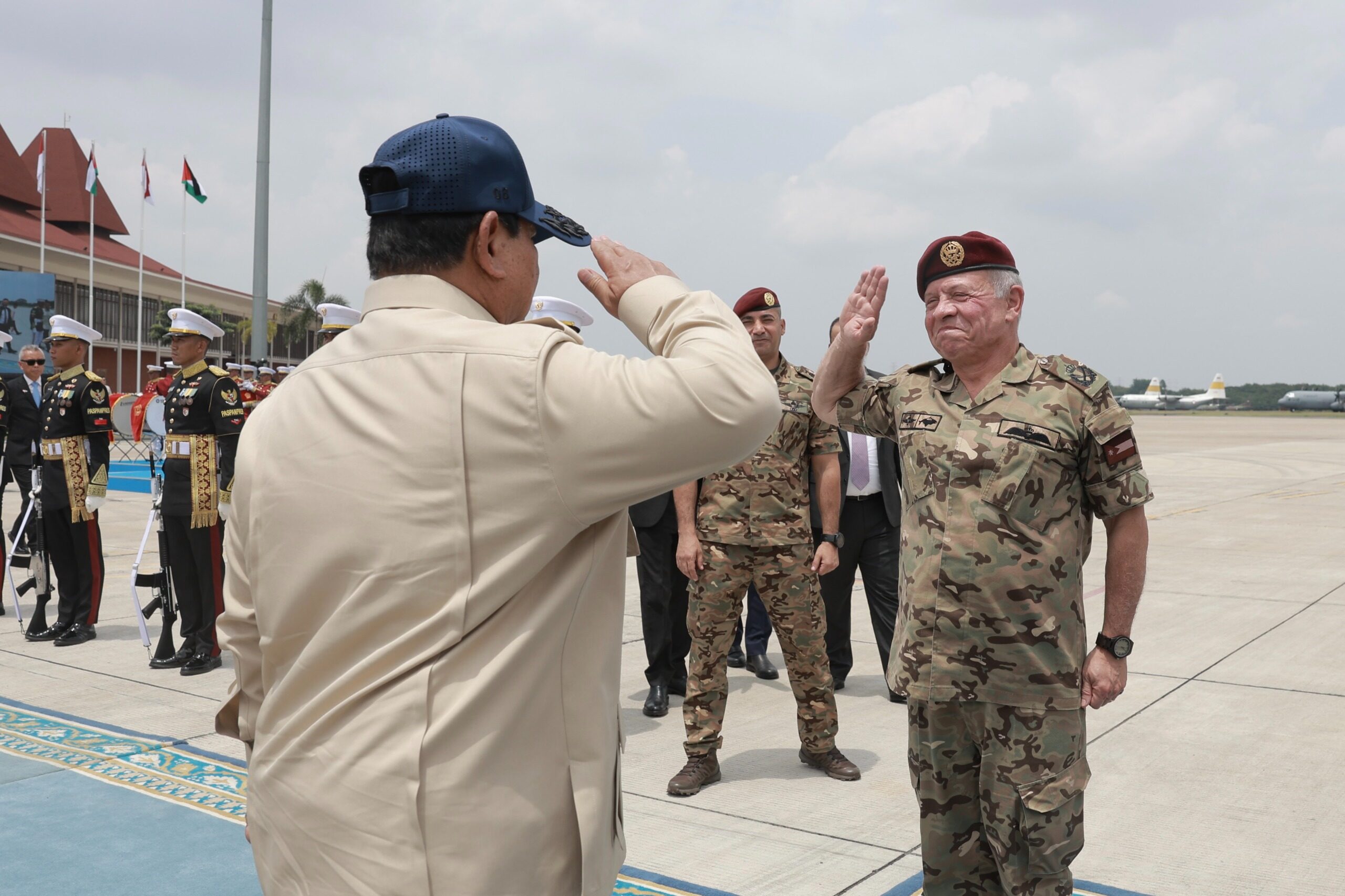 Prabowo Lepas Langsung Kepulangan Raja Yordania Abdullah II, Jet Tempur Mengudara di Langit Jakarta