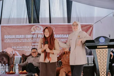 Anggota MPR RI Kartika Sandra Desi Gelar Sosialisasi Empat Pilar Kebangsaan di SMAN 2 Babat Supat