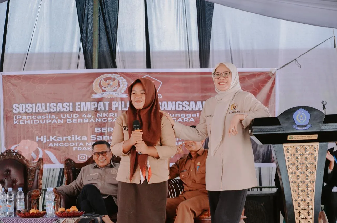 Anggota MPR RI Kartika Sandra Desi Gelar Sosialisasi Empat Pilar Kebangsaan di SMAN 2 Babat Supat