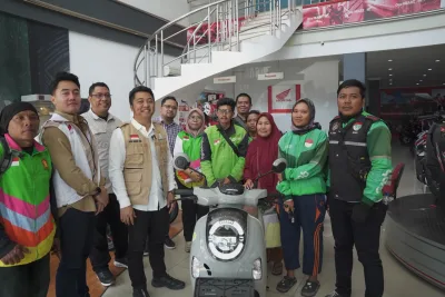Kisah Haru Driver Ojol Tunarungu di Medan, Motor Hilang Usai Kecelakaan Diganti Anggota DPR RI Ade Jona Prasetyo