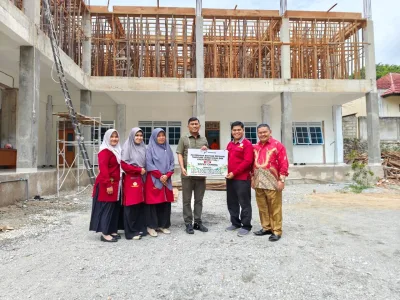 Legislator Gerindra Rocky Candra Salurkan Rp300 Juta untuk Pembangunan SD Plus Muhammadiyah Sungai Penuh