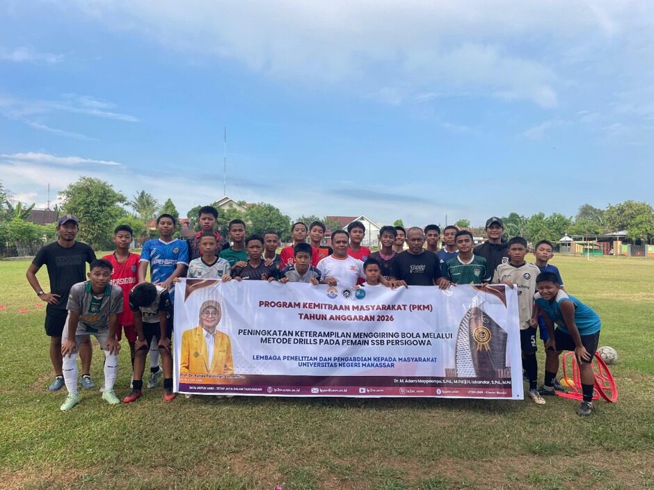 Tingkatkan Keterampilan Dribbling, Tim PKM UNM Gelar Pelatihan Metode Drills bagi Pemain SSB Persigowa
